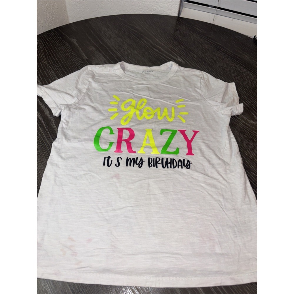 GAP GLOW CRAZY ITS MY BIRTHDAY WHOTE TOP SIZE XS
